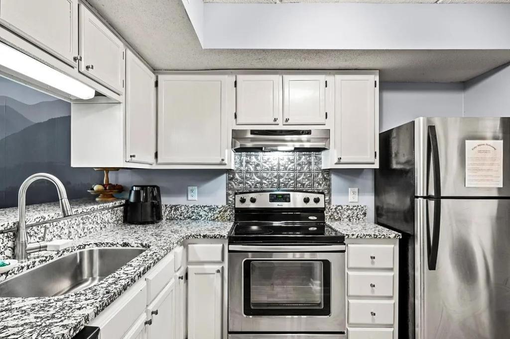 Views & Fireplace - Minutes To Gburg And Ober - Condo Gatlinburg Exteriér fotografie