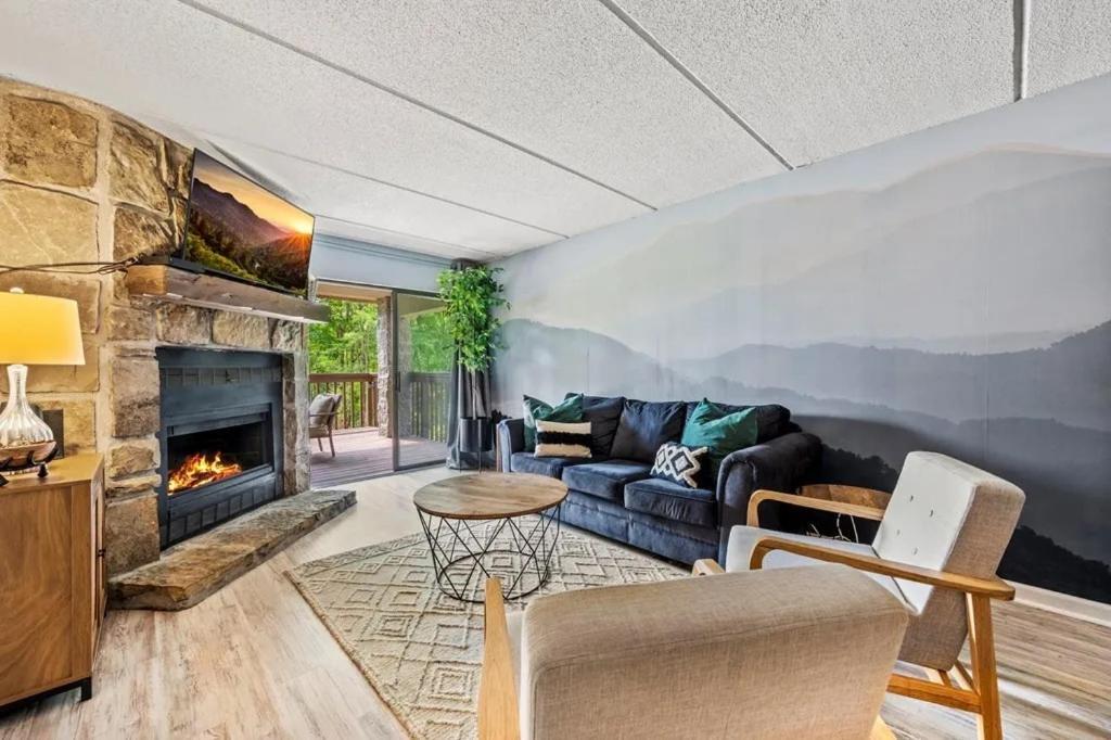 Views & Fireplace - Minutes To Gburg And Ober - Condo Gatlinburg Exteriér fotografie