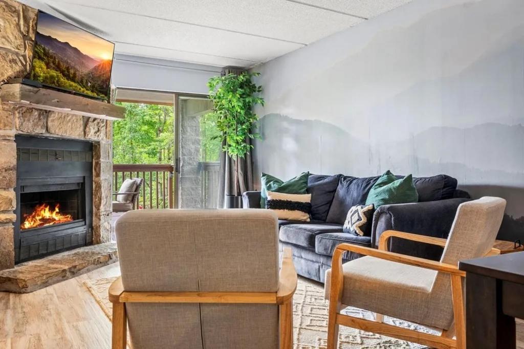 Views & Fireplace - Minutes To Gburg And Ober - Condo Gatlinburg Exteriér fotografie